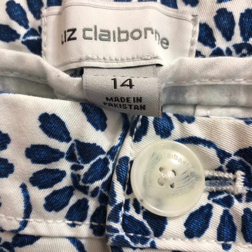 Liz Claiborne White and Blue Patterned Shorts - Picture 5 of 7